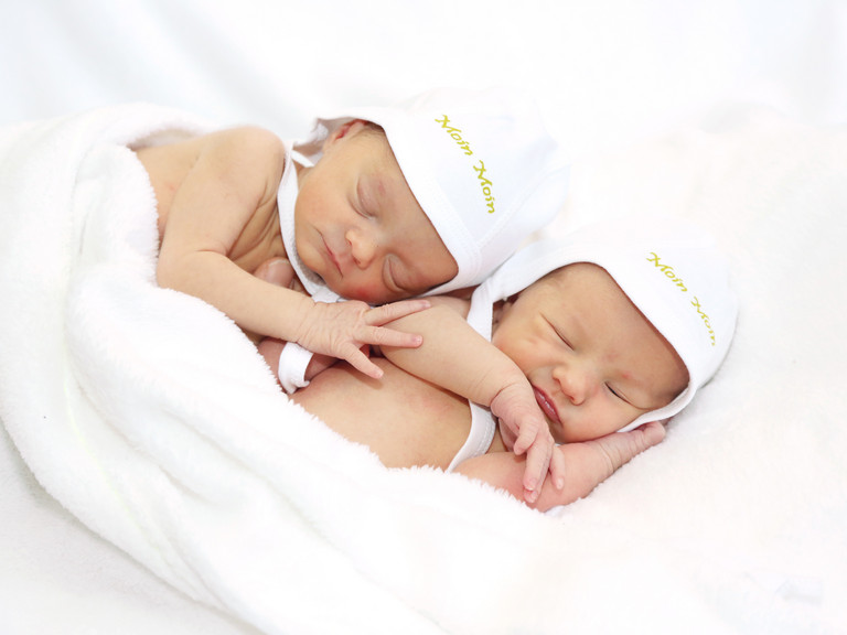 Neugeborene Zwillinge - Geburtshilfe - Albertinen Krankenhaus Hamburg